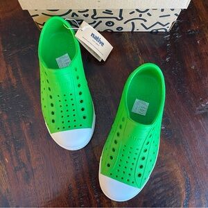 Native Kids Jefferson shoes kids size 13 grasshopper green new with tag